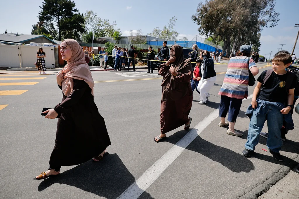 Parents and children are emerging from the mosque in San Diego, California, USA, that was the target of a gun attack. May 18, 2026. Photo: Reuters.