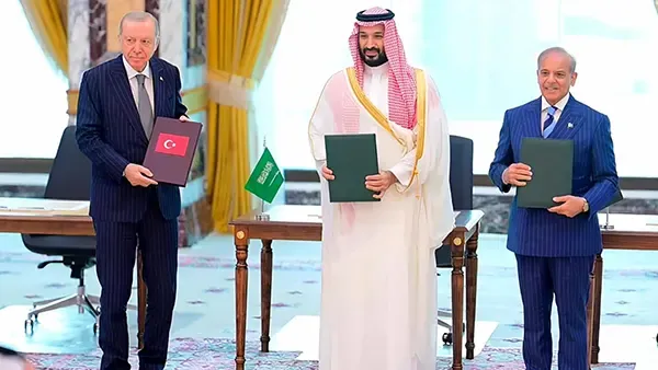Mecca Agreement faces major questions; Pakistan under pressure.