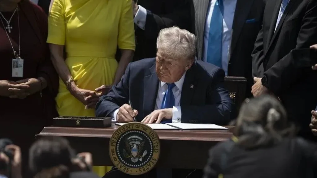 Trump bans imports of Canadian motor vehicles
