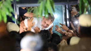 Delhi Police detains Rahul and Priyanka again.