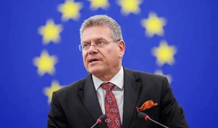 EU-China trade talks begin; pressure mounts